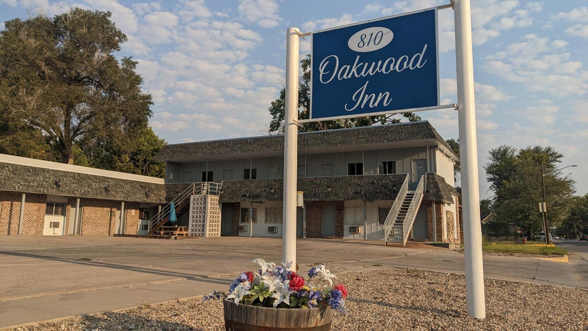 The Oakwood Inn Sterling Exterior photo